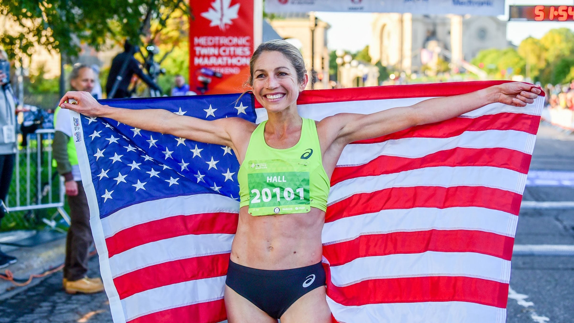 Sara Hall wins the 2019 USATF 10-Mile Championships, one week after racing the Berlin Marathon.