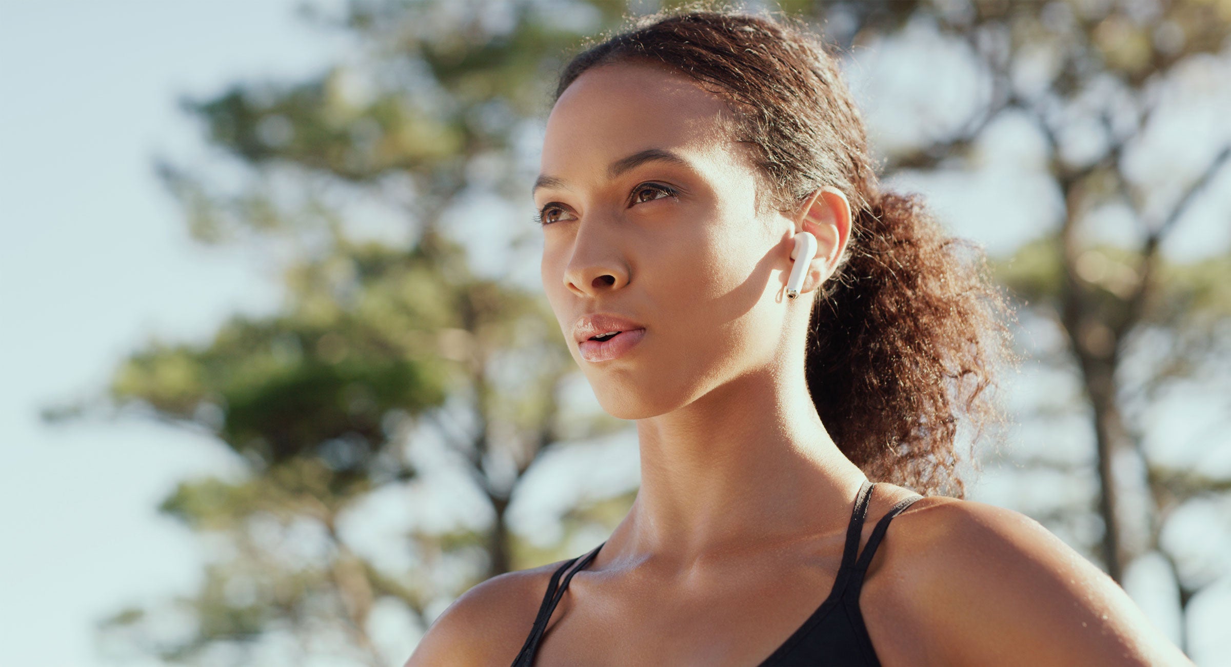 runner-listening-to-podcast