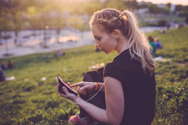woman-with-text-neck