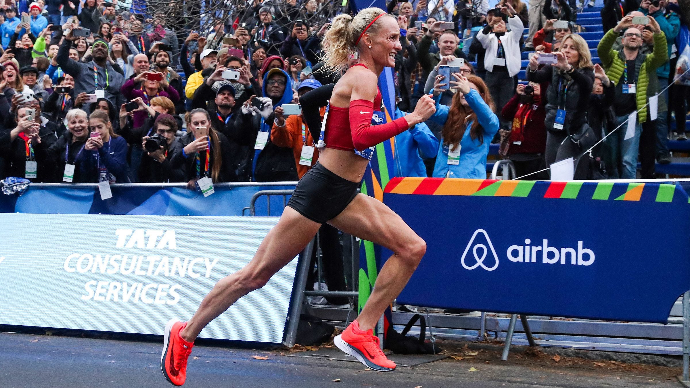 Shalane Flanagan runs towards the finish line in Central Park to win the 2017 TCS New York City Marathon on November 05, 2017 in New York City.