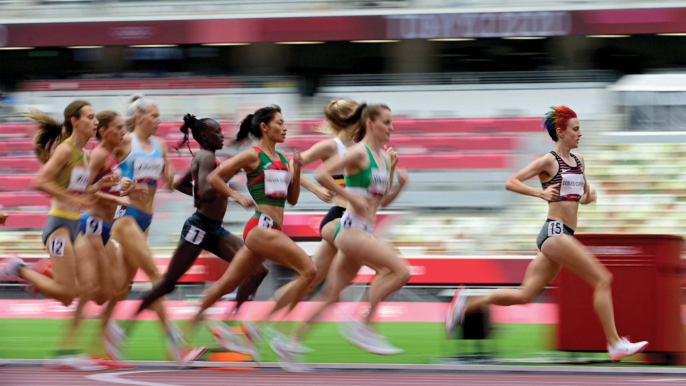 Gabriela DeBues-Stafford leading the pack in a race