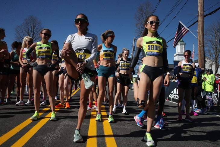 Molly Seidel and Des Linden at the start line of Boston 2022 Marathon