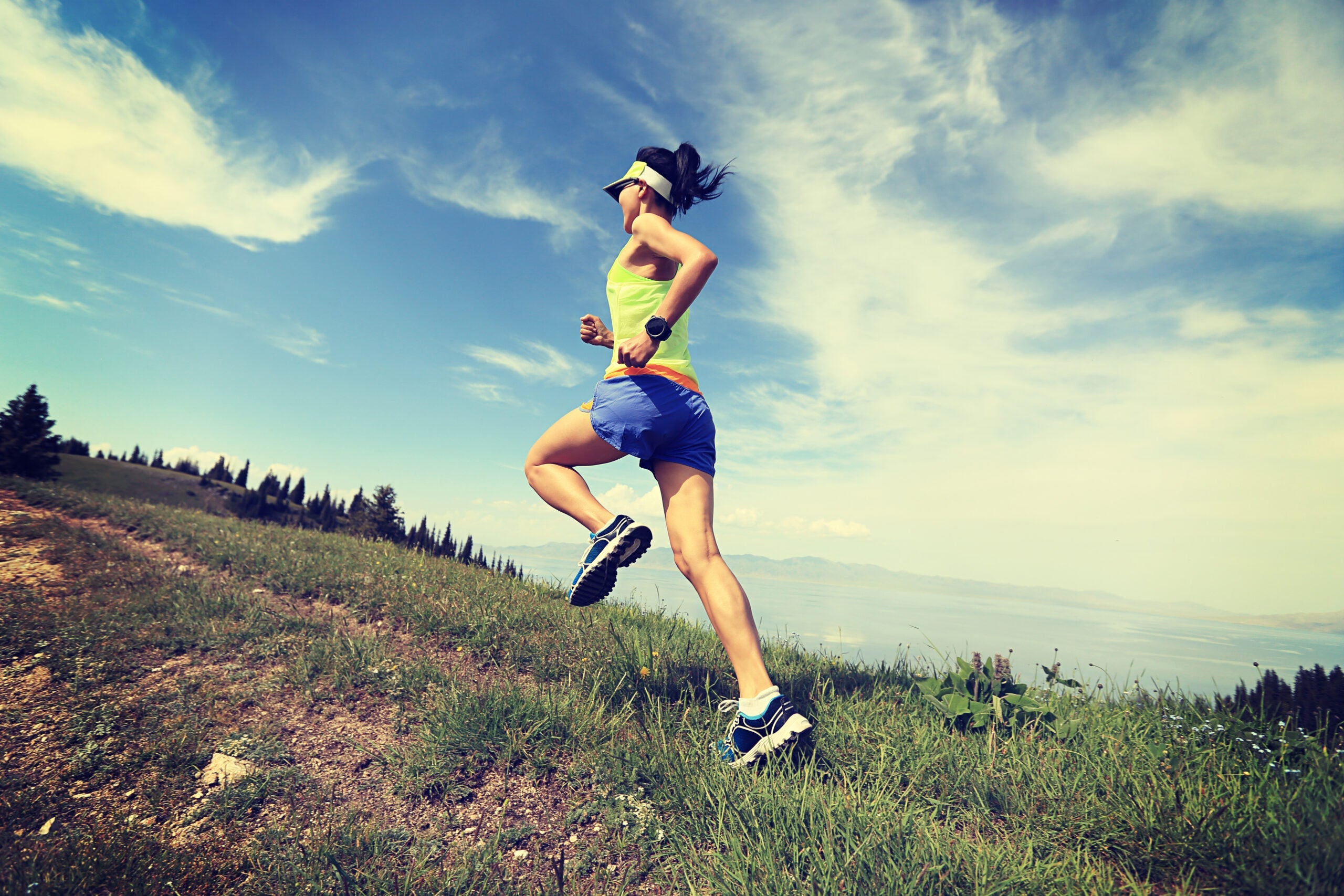 header-woman-trail-running