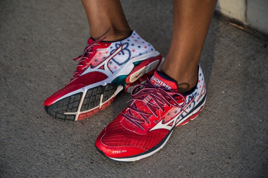 mizuno running shoes peachtree road race