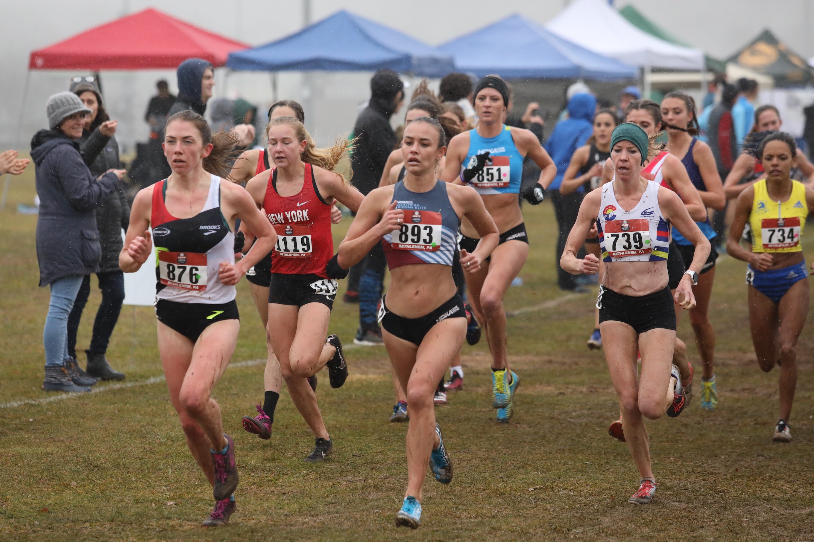 The early lead pack at the 2019 USATF Club Cross Country Championships includes Olivia Pratt (bib 876), Danielle Shanahan (bib 893), Melissa Dock (739), Katelyn Tuohy (1119), and Leah O'Conn0r (851).